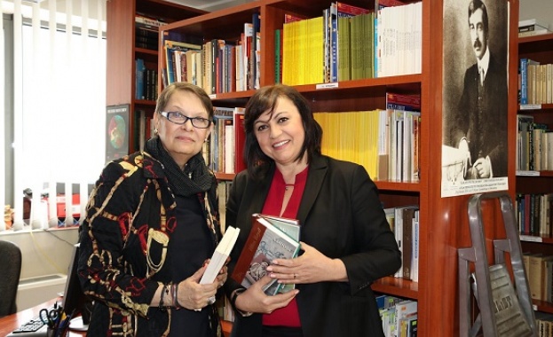 БСП дари книги на Българския културен център в Скопие 