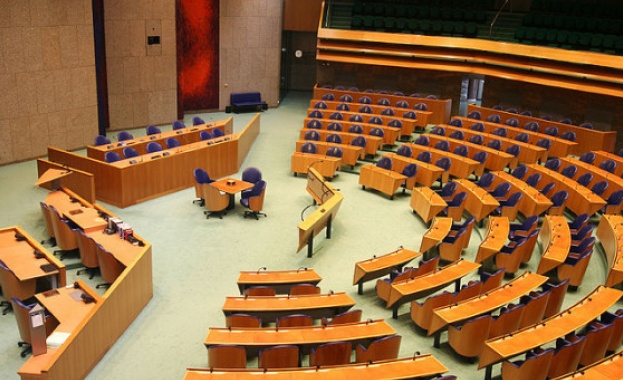 Човек се е опитал да се самоубие в холандския парламент по време на дебати 