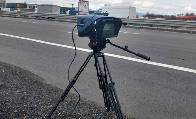От социалната мрежа: Отмъкнаха една от новите камери на КАТ в София