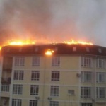 Пожар в жилищен блок в Сочи, евакуираха над 50, сред които и деца