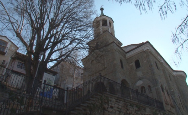 С "харизан" труд възстановяват църквата "Св. Св. Константин и Елена" във Велико Търново