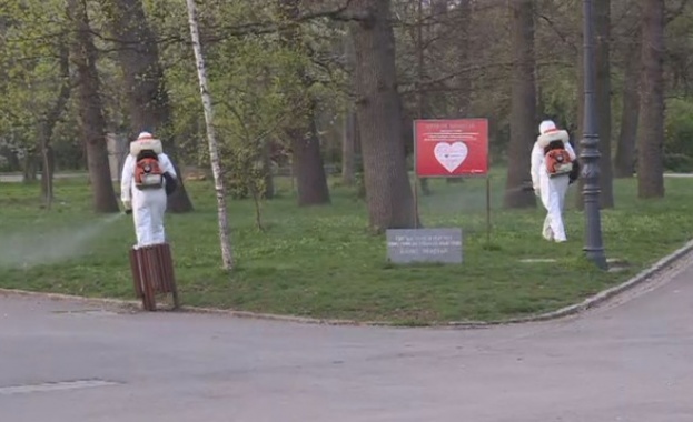 Започна обработката на парковете срещу кърлежи и комари