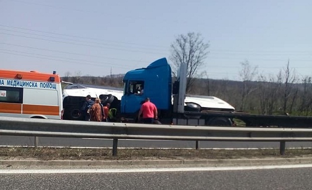 Шест са жертвите в преобърнатия автобус на "Тракия"