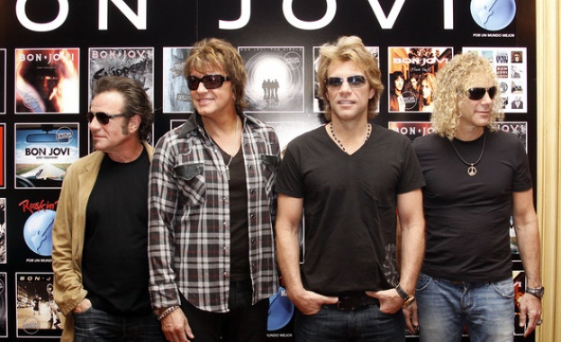 "Бон Джоуви" се събраха за въвеждането в Залата на славата на рокендрола