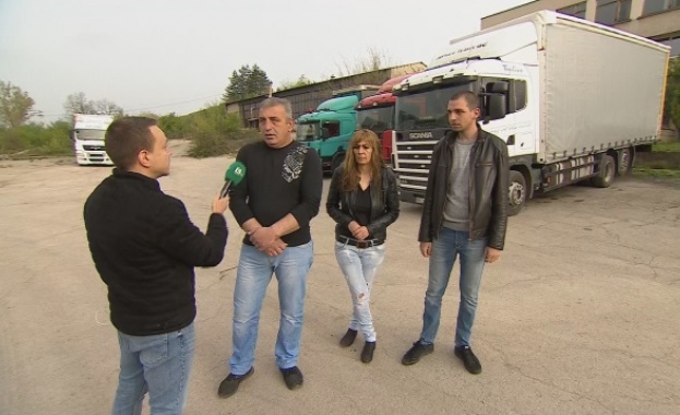 Баща и син заплашени с 64 г. затвор в Гърция след продажба на камион