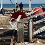 В Слънчев бряг разрушиха незаконни ресторанти и преместваеми обекти