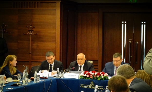 Бойко Борисов твърдо против цигарите : Забраната трябва да остане!