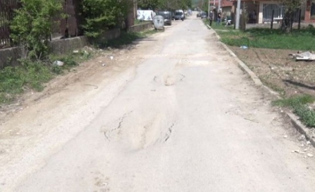 Разбити улици в Исперих: Защо след ремонт на ВиК целият град е в дупки?