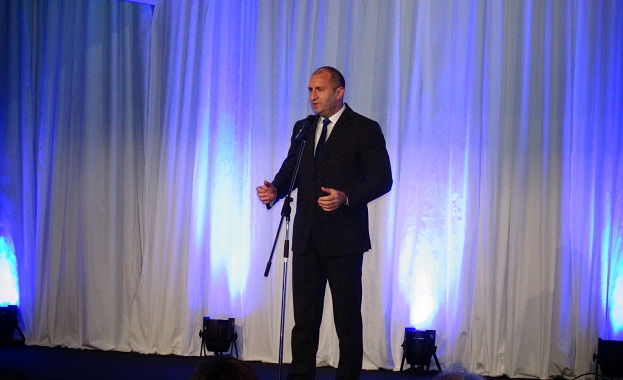 Държавният глава: Лъжата често е платежоспособна и даже звучи убедително