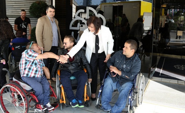 Нинова: Хората с увреждания не искат подаяния, а възможност да дадат своя принос към развитието на обществото