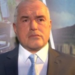 Втален и с ръка в джоба: Восъчна фигура на Бойко Борисов се появи в ретромузея във Варна