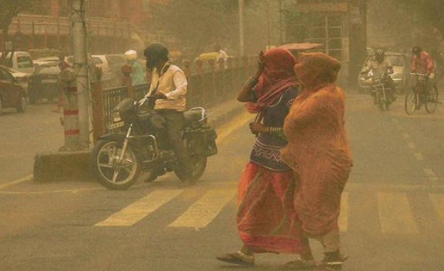 Най-малко 97 души станаха жертвите на силни пясъчни бури в Индия