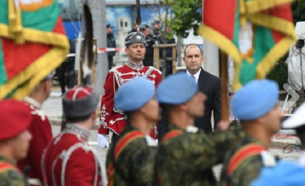 Осветиха бойните знамена и знамената светини на Българската армия