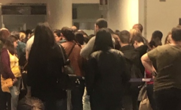 МВнР: Около 35 българи от блокираните на летище „Чампино“ са останали в Рим