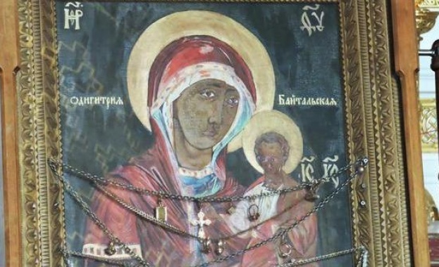 Посрещнат тържествено във Враца украинската чудотворна икона "Св. Богородица Одигитрия Байталска"