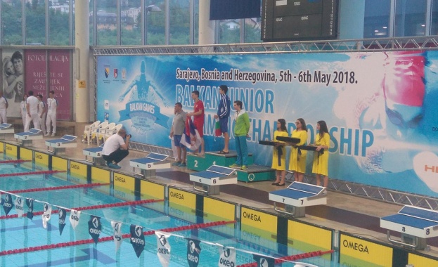 Талантите на „ЕВРОФУТБОЛ“ Божилов и Николов - Балкански шампиони по плуване