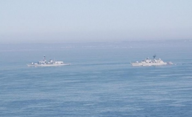 Руски боен кораб и американски самолетоносач в игра на "котка и мишка" в Средиземно море