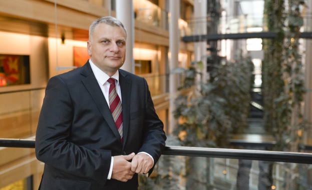 Петър Курумбашев: Правителството да втвърди тона между „мон шери“ и „мон амур“ по отношение на Пакета за мобилност