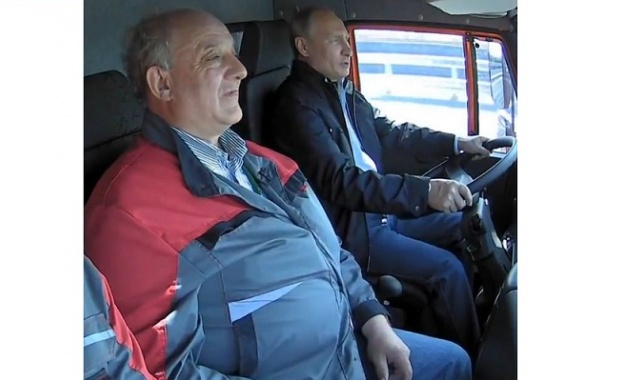 Путин откри Кримският мост с камион
