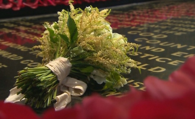 Сватбеният букет на Меган Маркъл бе поставен на войнишки паметник