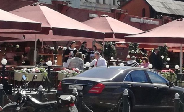 Семейство Радеви се насладиха на чаша кафе в центъра на Москва