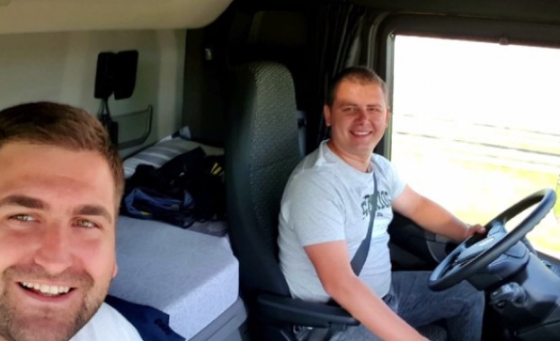 Евродепутат с тир около Европа