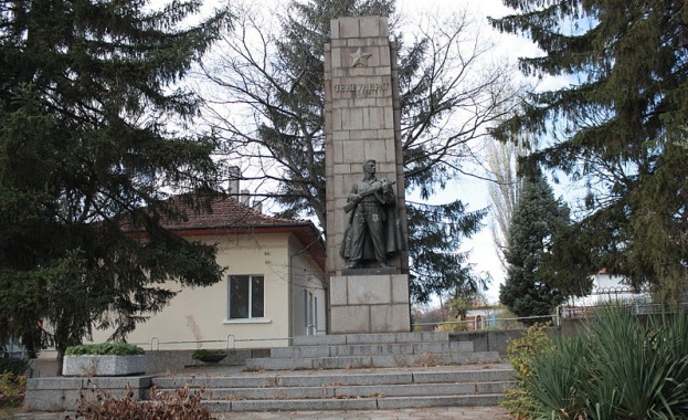 Калоян Паргов и народни представители от БСП ще почетат загиналите партизани от Войнеговци