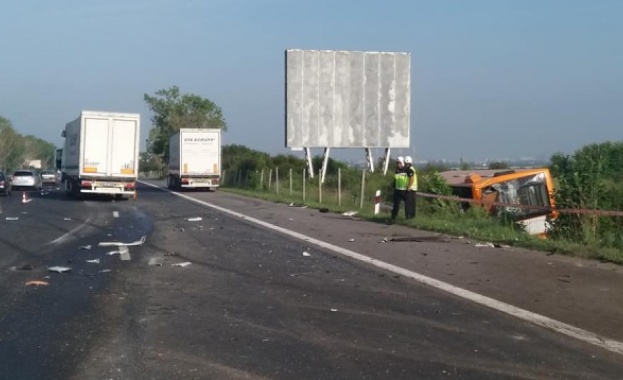 Ремарке на тир се откачи, затвори път край Благоевград