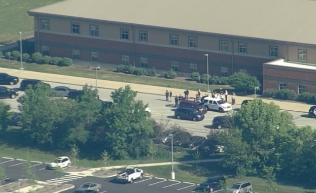 Стрелба в американско училище, има тежко ранени (видео)