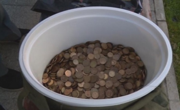 Протест в стотинки! 15 кг монети за такса смет на пустеещ имот