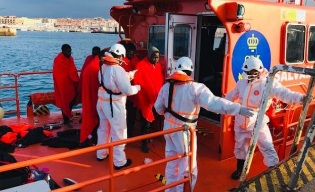 Испания спаси 400 мигранти в Средиземно море