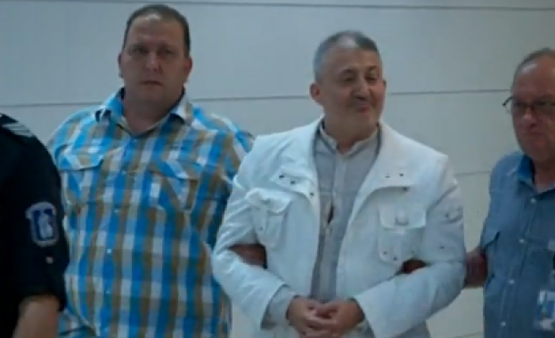 С белезници: Върнаха Венци "Чикагото" в България 