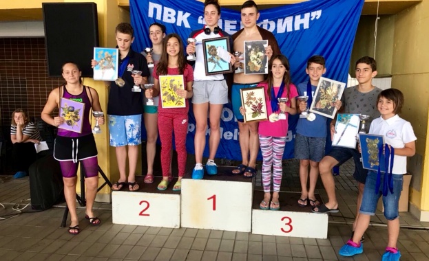 Талантът на „ЕВРОФУТБОЛ“ Диана Петкова с 4 златни медала по плуване в Скопие