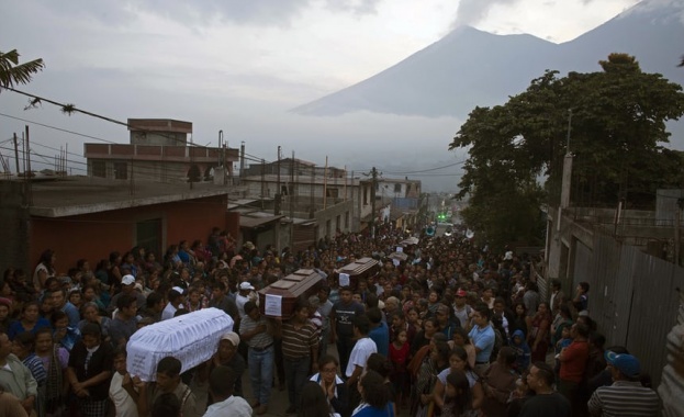 70 загинаха след изригването на вулкан в Гватемала