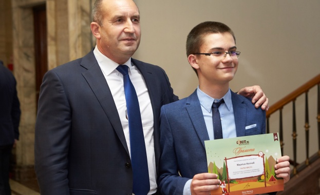 Румен Радев: Високите постижения на българските програмисти ни дават надежда