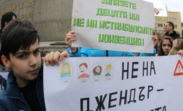 Стотици хиляди излизат на анти джендър поход в Бургас