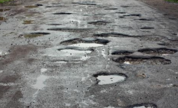 Забравени села в Северозапада събират пари за асфалт