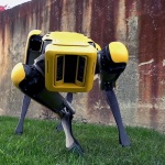 Робот-куче се разходи из Хановер (видео)