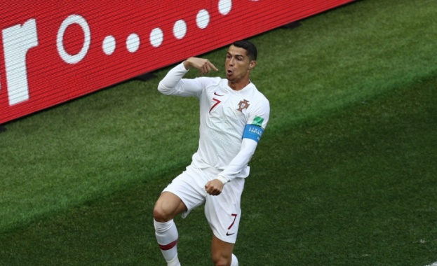 Роналдо качи Португалия на върха
