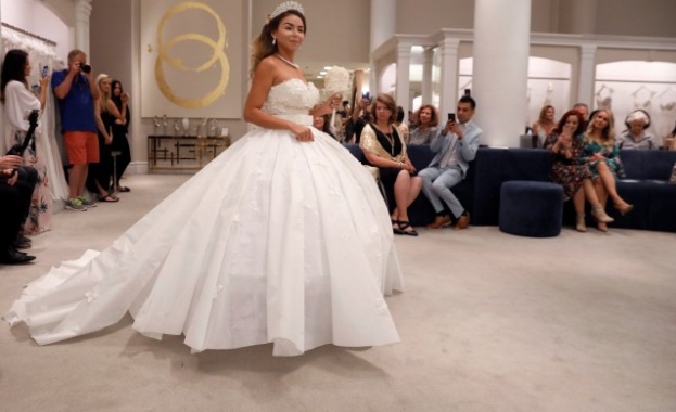 Конкурс за сватбени рокли от… тоалетна хартия 