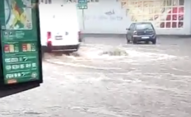 Потоп в Белград, опасност от поройни дъждове за цяла Сърбия (видео)