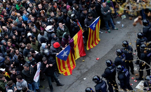 Каталунските сепаратисти обявиха война на краля