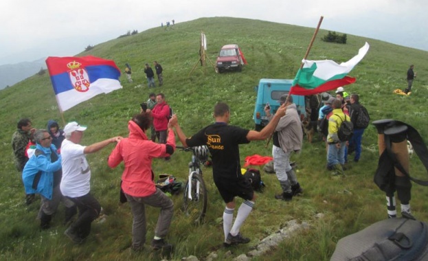 Българи и сърби за девети път ще изкачват днес заедно връх Руй.