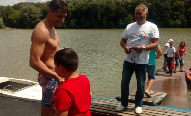 Българин преплува 10 километра с една ръка  за благотворителна кауза