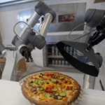Робот прави пици във Франция