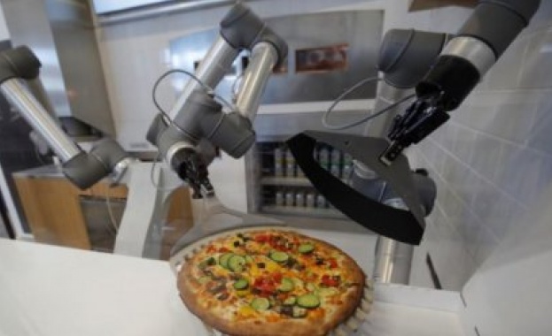 Робот прави пици във Франция