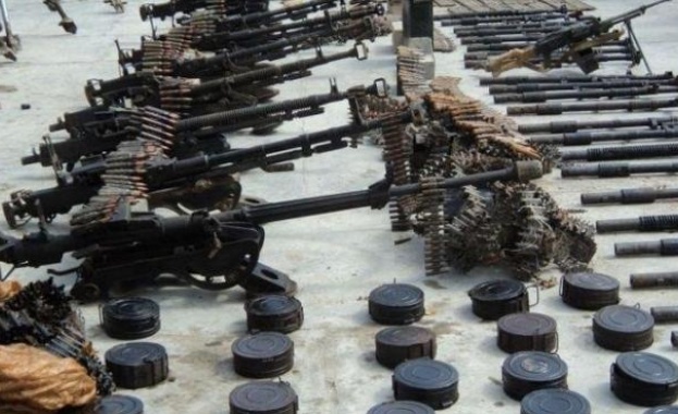 Украйна се превърна в черен пазар: Киев продава оръжие на терористите от ИД