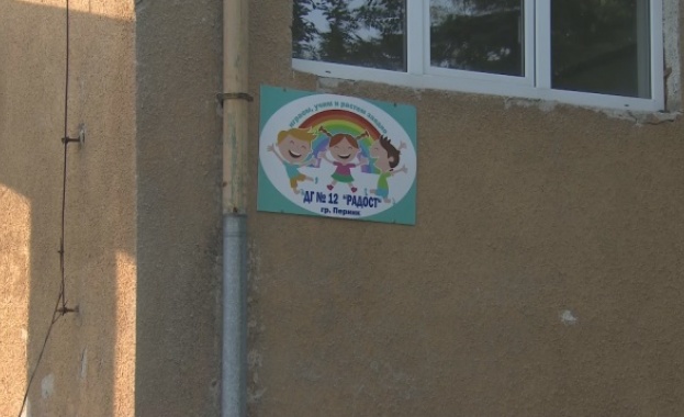 Родители: Детска градина в Перник умишлено не се поддържа, за да стане частна