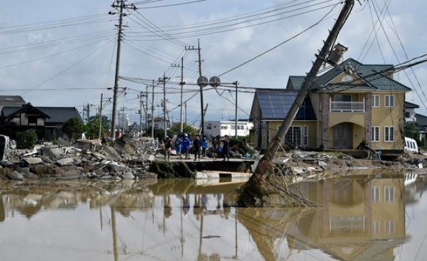 27 души загинаха при наводненията в Япония 