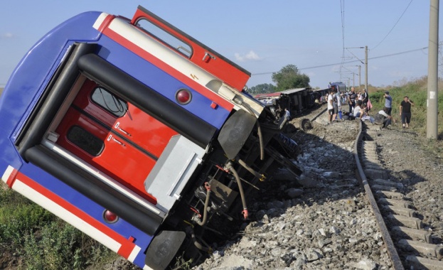 10 души са загинали при жп катастрофа в Турция